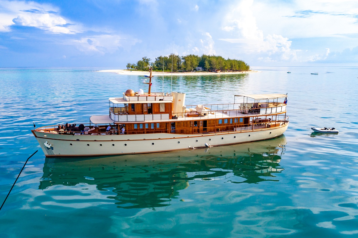 MY Over The Rainbow Superyacht Stories 1200x800 2 v2
