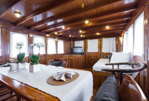 MY Over The Rainbow Superyacht Stories 1200x800 6