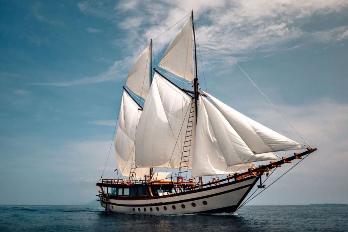 sailing yacht for sale indonesia